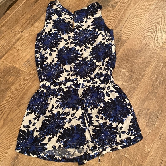 Splendid Women’s Floral Romper Size Medium - Picture 1 of 5